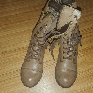 Brown winter boots size 7